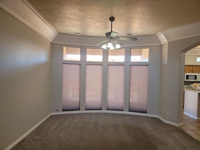 Foto del edificio - Gorgeous 3 Bedroom Home with Inviting Outd...