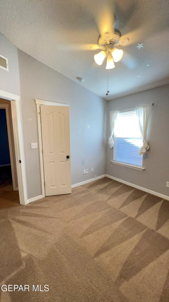 Foto del edificio - 2924 Pino Blanco Pl