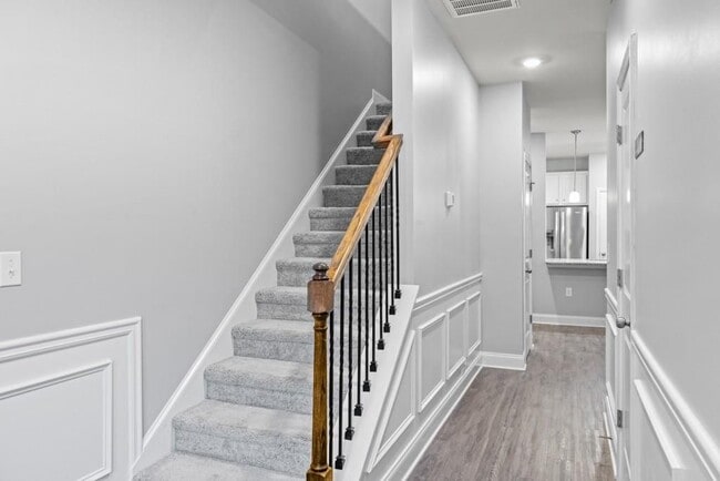 Building Photo - 2570 Castellan Dr