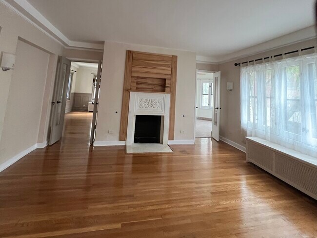 Foto del edificio - 2214 E 69th St