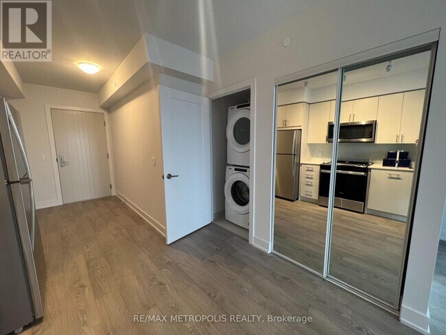 Photo du bâtiment - 2550-2550 Simcoe St N