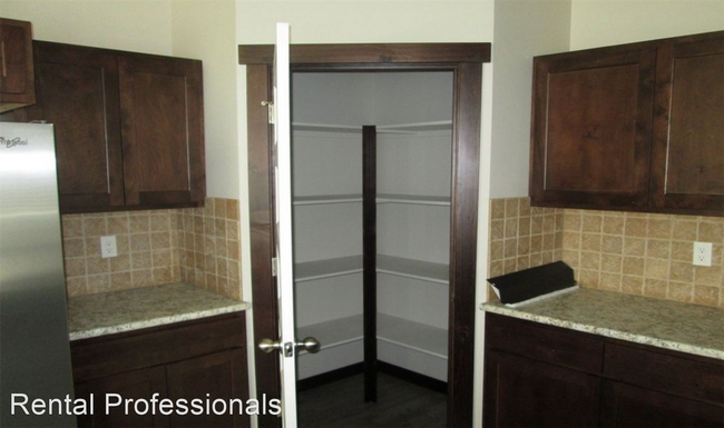 Building Photo - 3 br, 2.5 bath House - 942 Rosa Way, Unit B