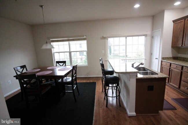 Foto del edificio - 7261 Stallings Dr