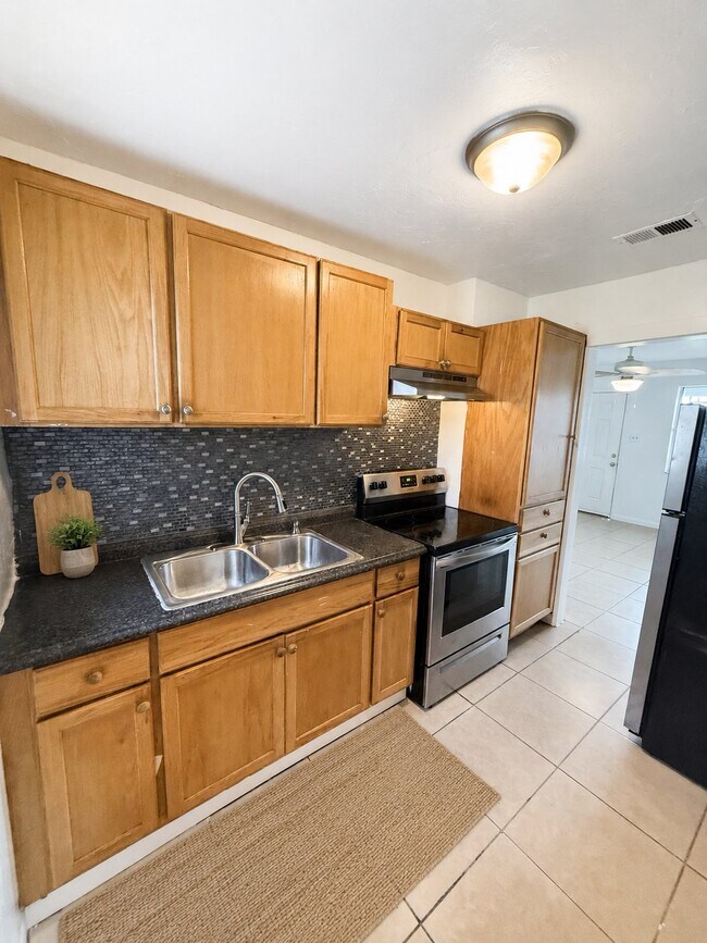 Foto del edificio - 30 Cypress Cir