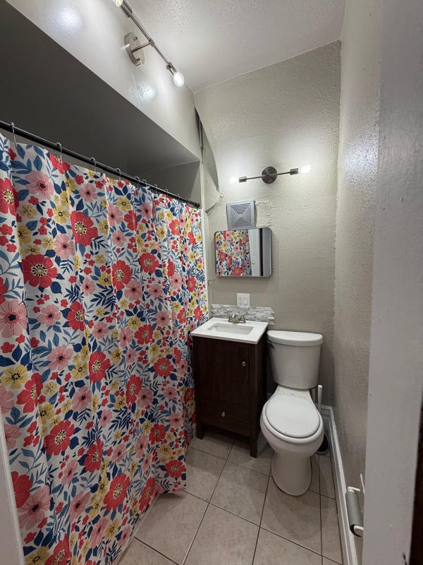 Building Photo - 489 Almond St