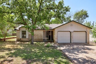 Building Photo - 2304 Silver Spur Dr