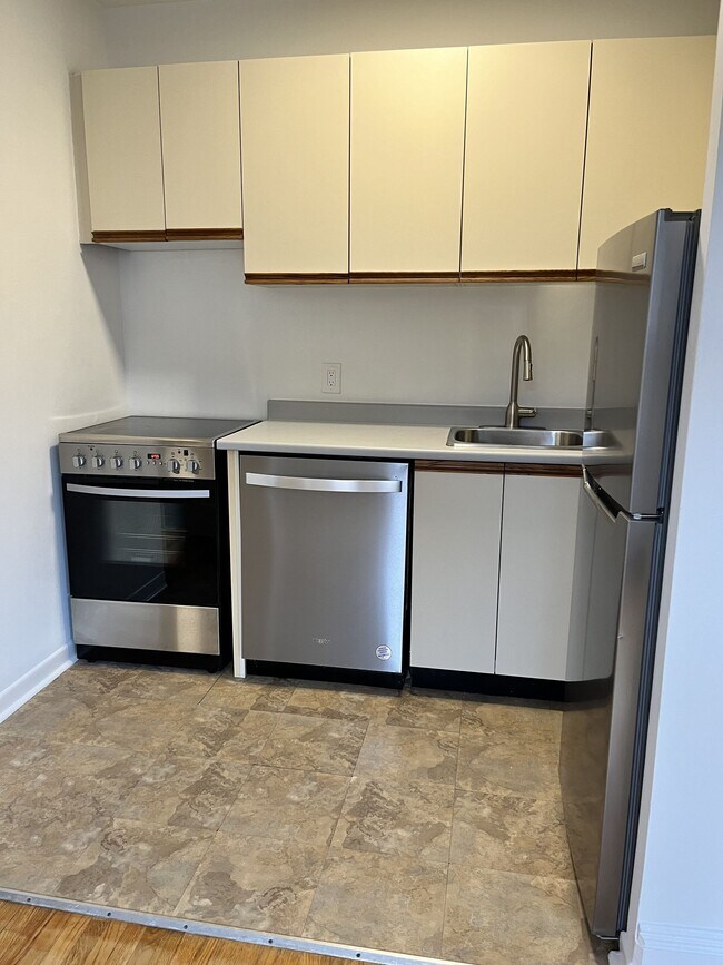 Building Photo - 110 Oriole Pkwy