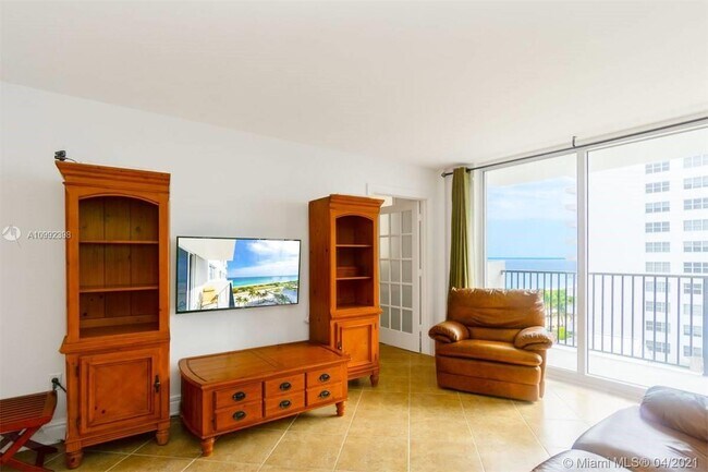 Foto del edificio - 9273 Collins Ave
