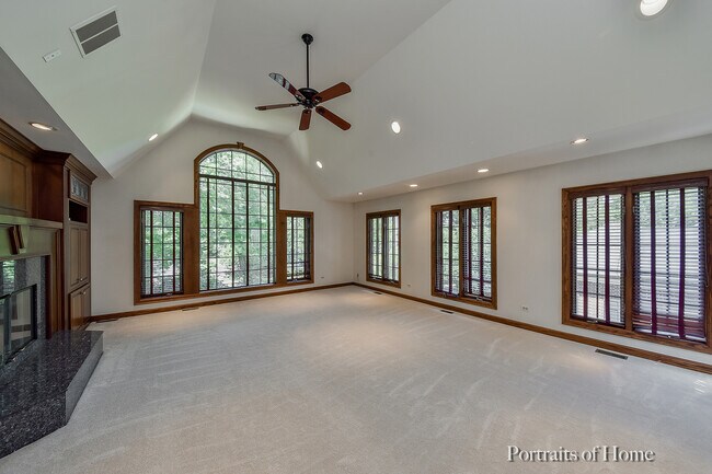 Building Photo - 657 Plumtree Rd