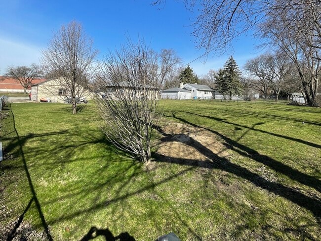Building Photo - 11 Shagbark Rd