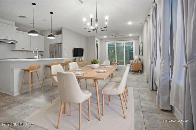 Foto del edificio - 192 Vista Lake Cir