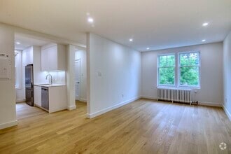 Building Photo - 4557 Rue Sherbrooke O