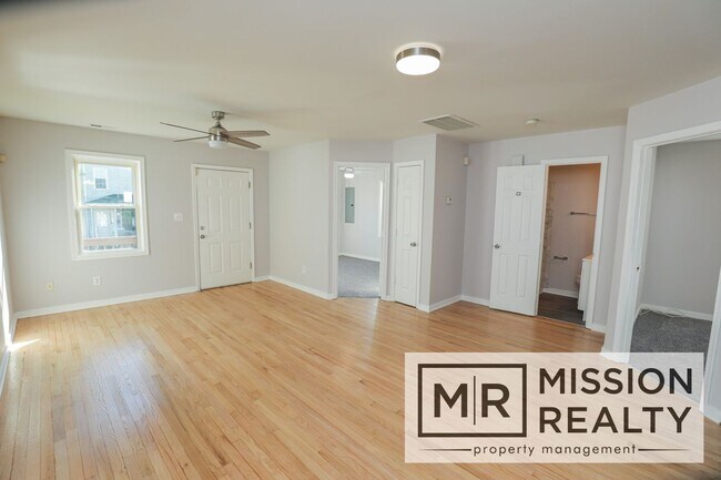 Building Photo - -- 3 BED 2 BATH HOME IN POPULAR NORTH SIDE --