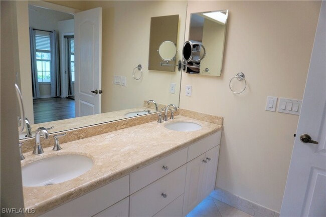 Building Photo - 1546 Weybridge Cir