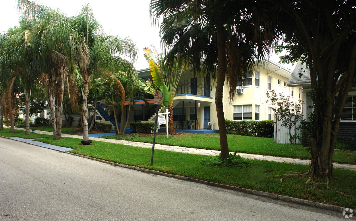 Primary Photo - Tropic Aire Apartments
