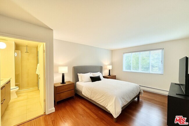 Foto del edificio - 10655 Wilshire Blvd