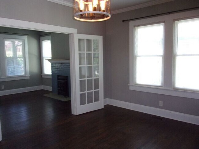 Foto del edificio - 4 Bedroom 2 Bath Home Blocks to Downtown R...