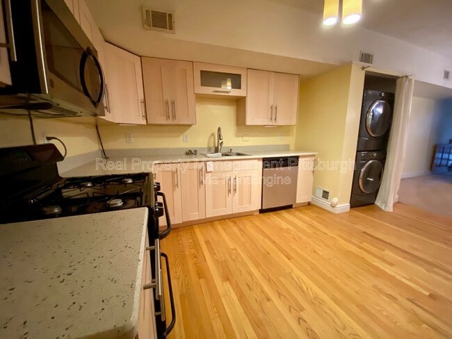 Building Photo - 1912 Jane St