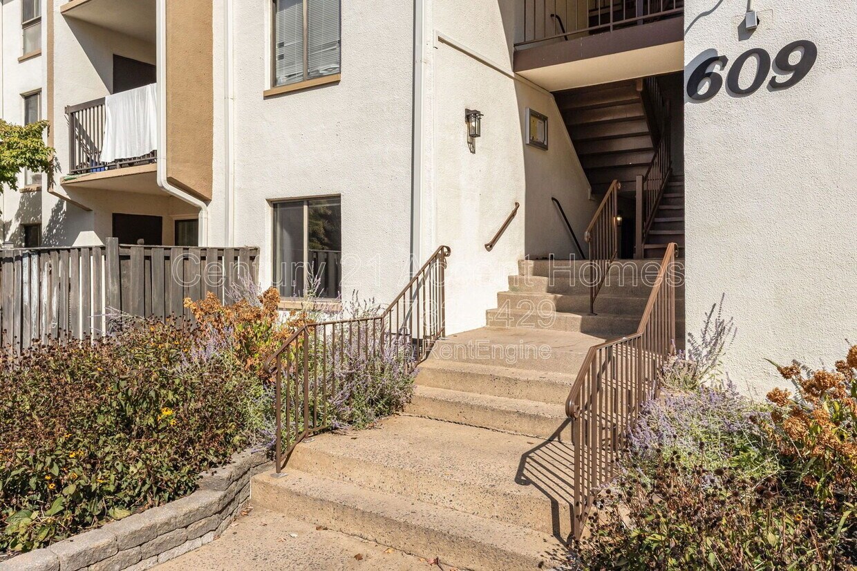 Photo - 609 Center St