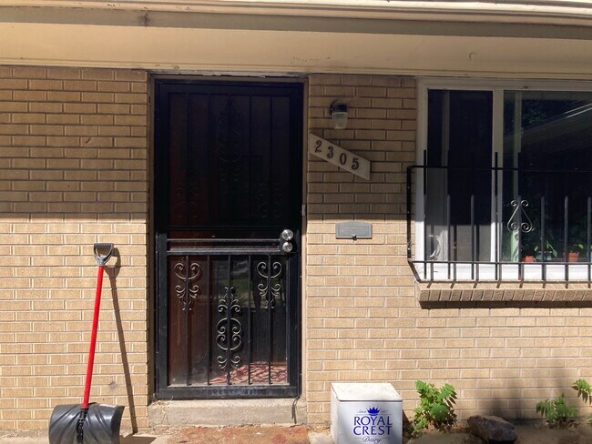 Front entrance - 2305 Osceola St