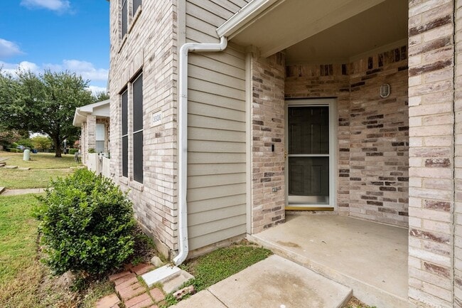 Building Photo - 3906 Pickett Pl Dr