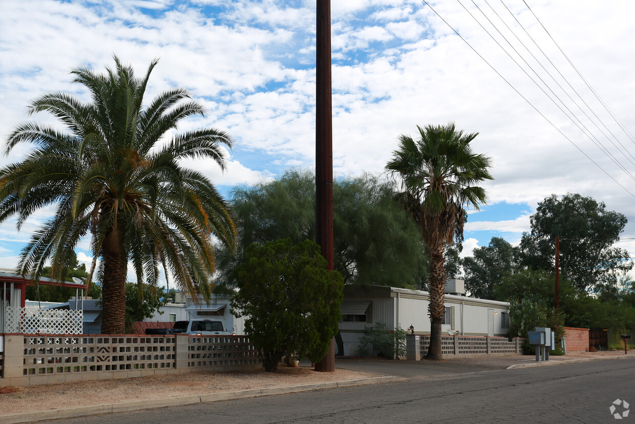 Building Photo - Hacienda