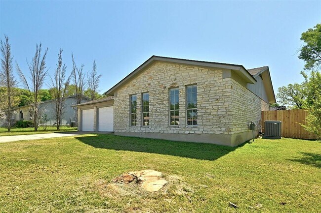 Building Photo - 13003 Lamplight Village Ave
