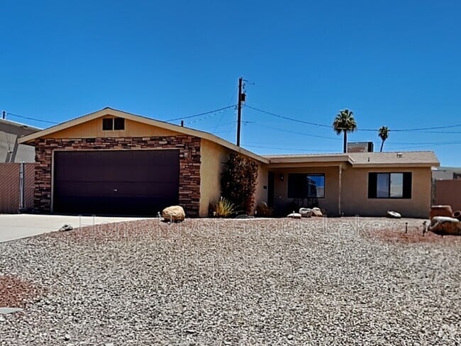 Building Photo - 2470 Huntington Dr