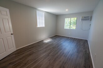 Interior Photo - 226 South Serrano