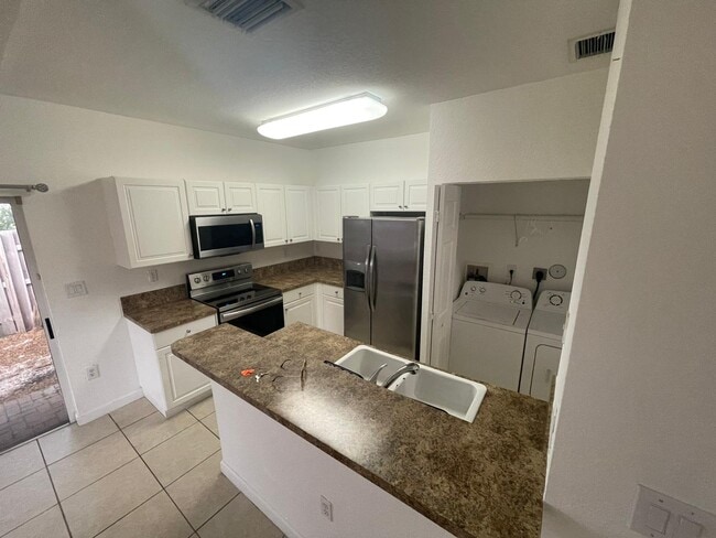 Kitchen - 1490 NE 33rd Ave