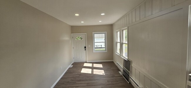 Building Photo - 308 Pennington Ave