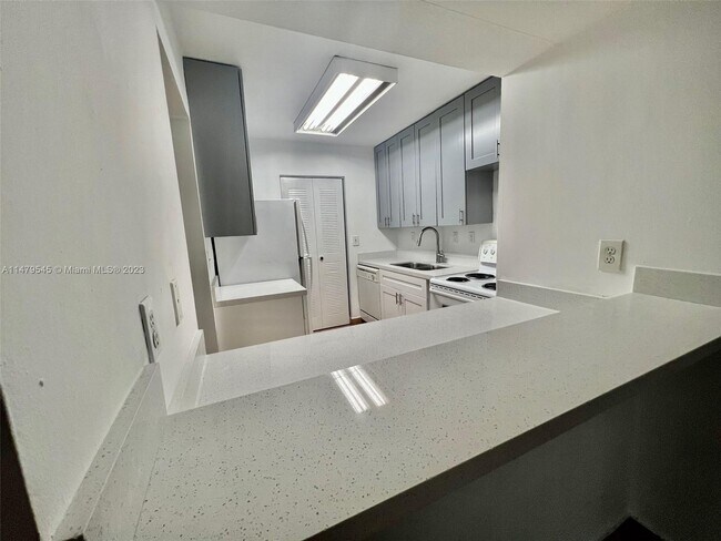 Foto del edificio - 10755 SW 108th Ave