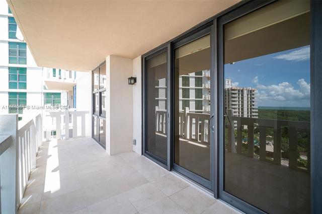Foto del edificio - 1111 Crandon Blvd