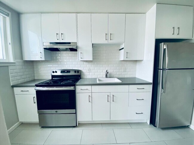 Building Photo - 669 Oakland Ave.