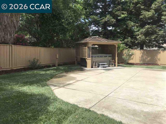 Building Photo - 689 Apple Hill Dr