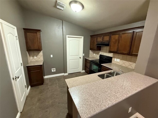 Building Photo - 15229 Stillwind Dr