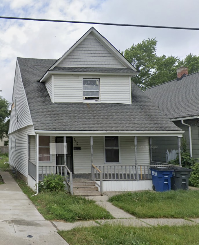 Primary Photo - 1131 Montrose Ave