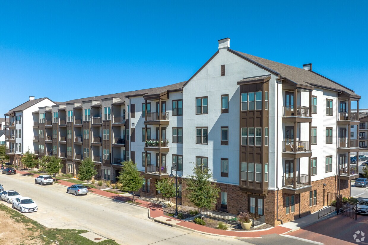 The Jackson at Viridian Apartments in Arlington, TX