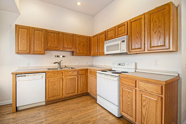 Foto del edificio - Unique 2-Story Loft-Style Condo w/1200 sqft of Living Space!