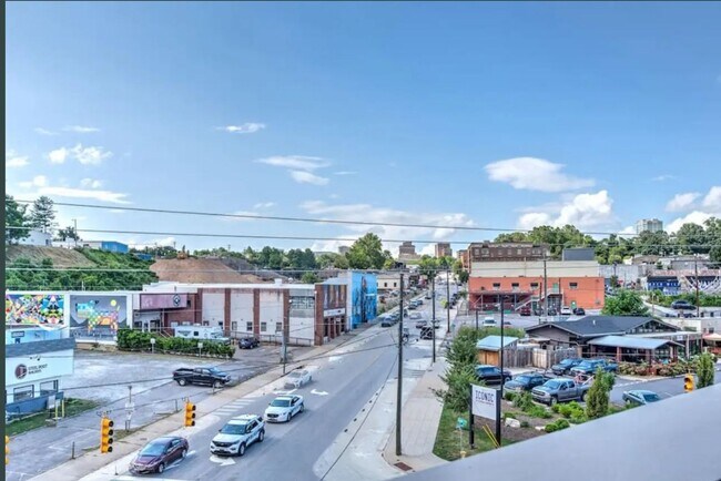 Foto del edificio - Stunning Furnished Townhouse in South Slope!