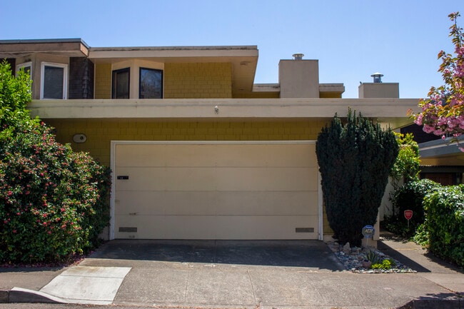 Front of the house - 49 Amethyst Way