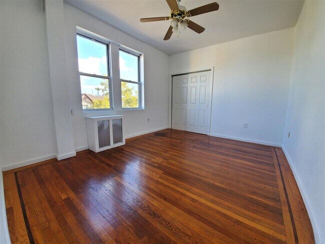 Foto del edificio - 7505 Palisade Ave