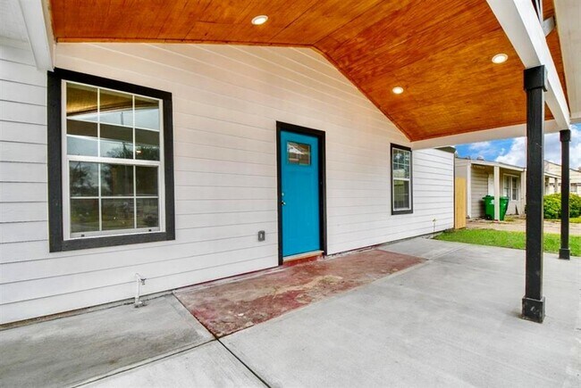 Foto del edificio - 7703 McHenry St