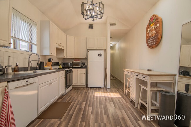 Building Photo - 938 Willow-2