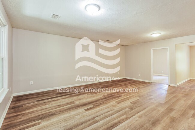 Foto del edificio - 664 Schroder Ave NE