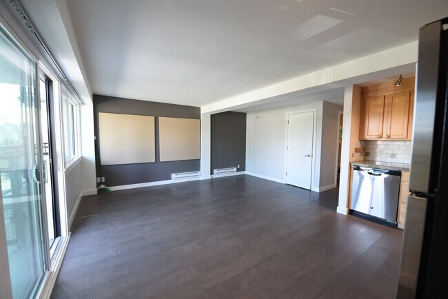 Sala de estar/salón - 1525 Taylor Ave N