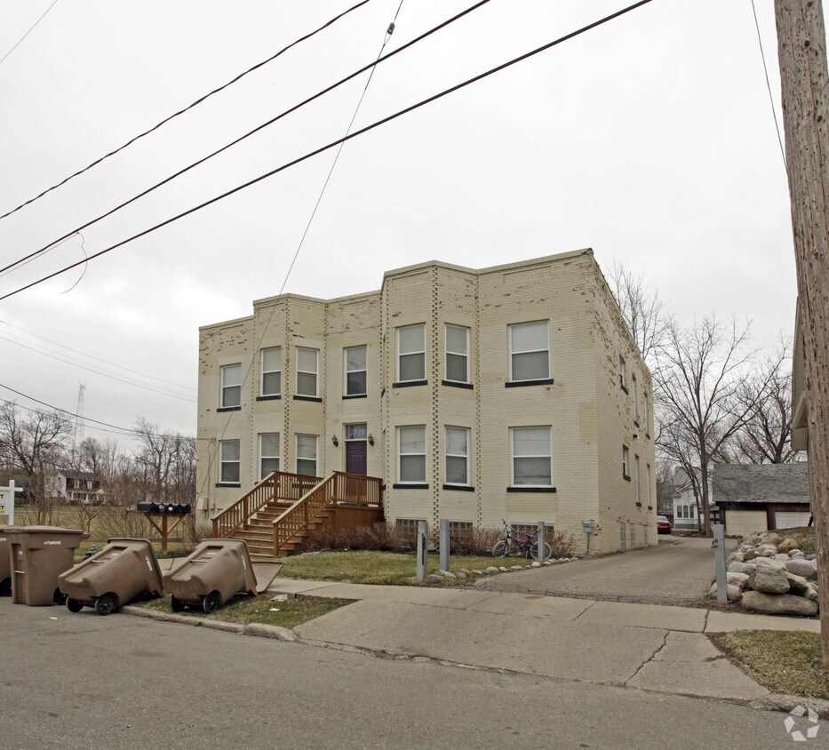 Primary Photo - 17-19 Clairmont Pl