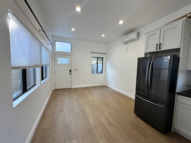 Building Photo - BRAND NEW UPDATED 1 Bedroom 1 Bath Detache...