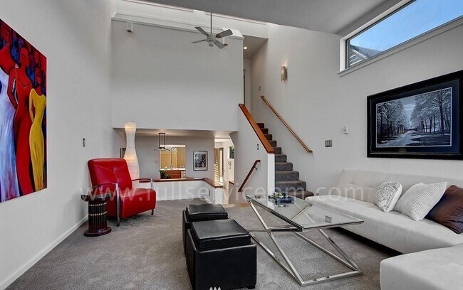 Foto del edificio - View Townhome Overlooking Genesee Park, Private Patio, Decks & Garage Parking