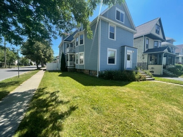 Building Photo - 106 W Hazeltine Ave